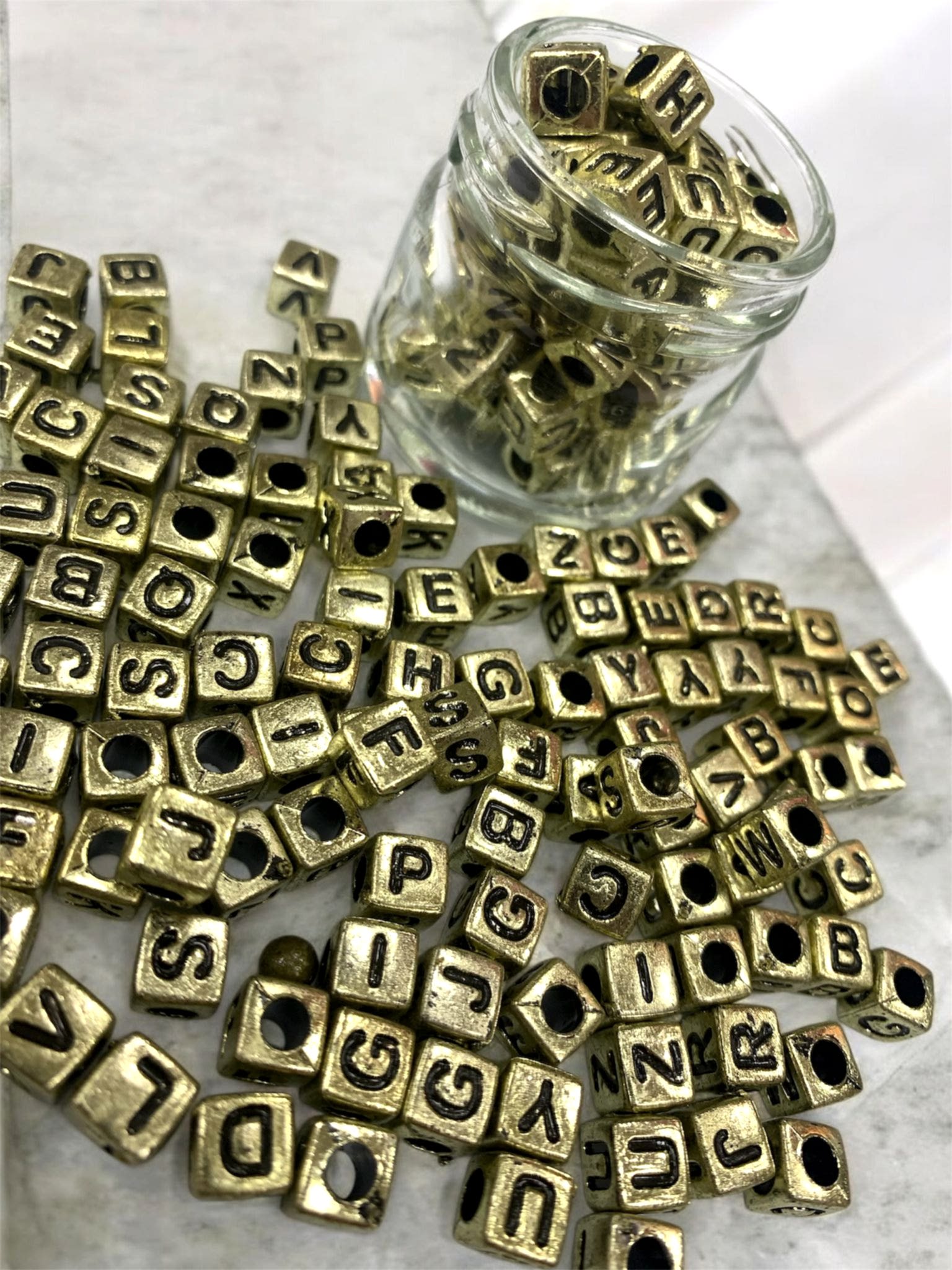 GOLD KARE DELİKLİ HARF