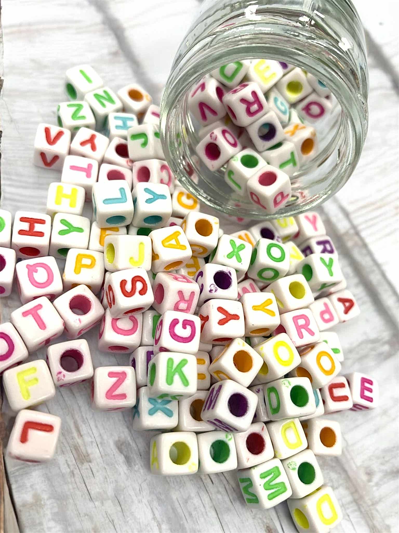 KARE DELİKLİ RENKLİ HARF